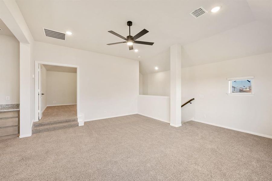 Spacious, unfurnished interior of a new home in Coyote Crossing, Godley (Image 30).