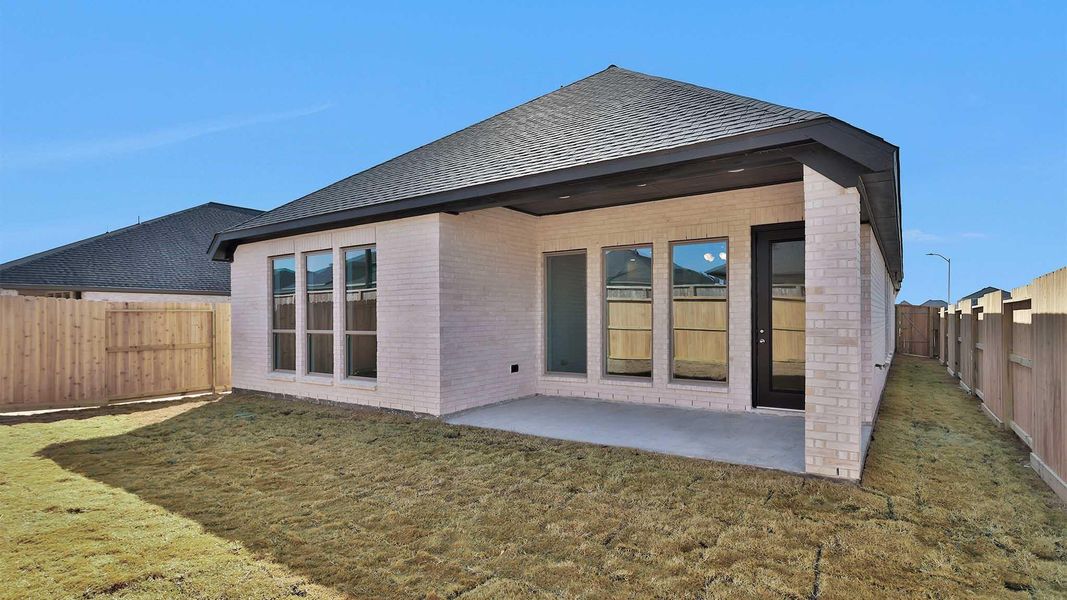 Exterior details and patio area of a home in Cross Creek West, Fulshear (Image 4).