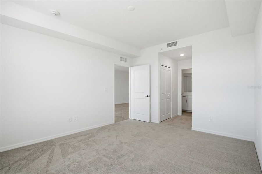 Spacious, unfurnished interior of a new home in Wellen Park Golf & Country Club, Venice (Image 17). Spacious, unfurnished interior of a new home in Wellen Park Golf & Country Club, Venice (Image 17).