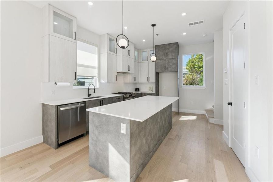 *All photos pictured are unit #101 in building 1512, Coloring/finishes will vary unit to unit. Other differences may be present*