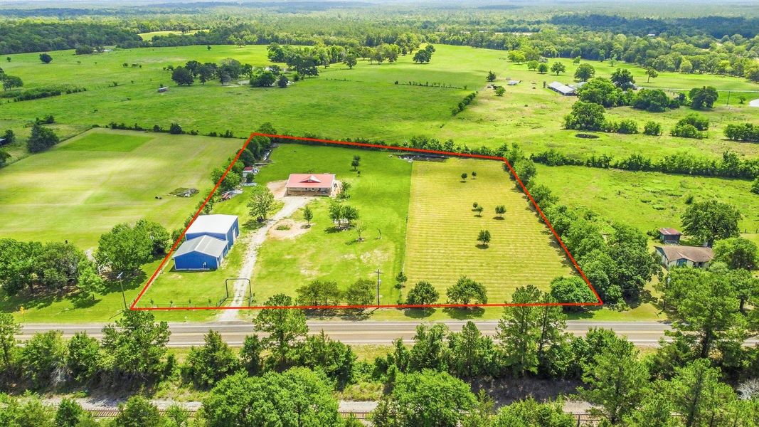 Fantastic opportunity to own 4.92 acres of unrestricted property in Huntsville, TX!