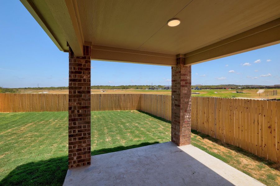 Exterior details and patio area of a home in Stoney Chase, Del Valle (Image 22).