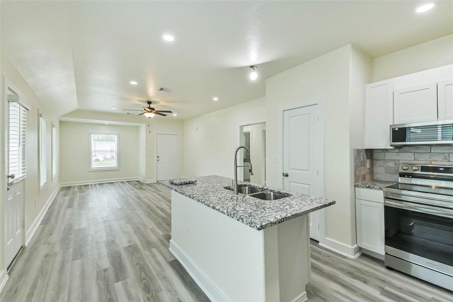 Furnished interior view inside a new home in , Conroe (Image 11).