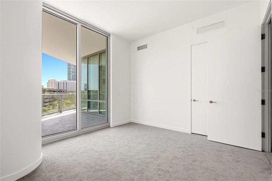 Spacious, unfurnished interior of a new home in , St. Petersburg (Image 46). Spacious, unfurnished interior of a new home in , St. Petersburg (Image 46).