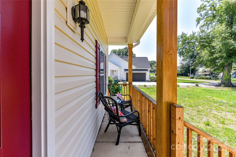 Relaxing Front Porch with Water Views!