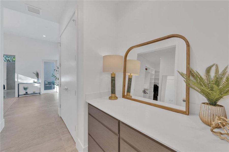 Furnished interior view inside a new home in , Sarasota (Image 73).