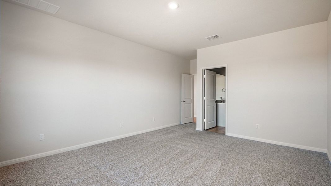 Spacious, unfurnished interior of a new home in Thunder Rock, Marble Falls (Image 19).