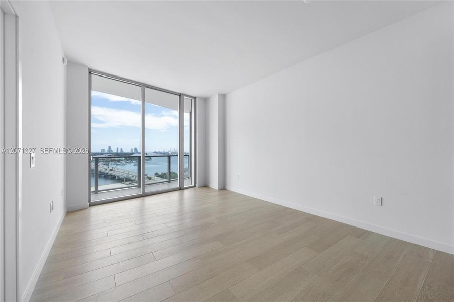 Spacious, unfurnished interior of a new home in , Miami (Image 24).