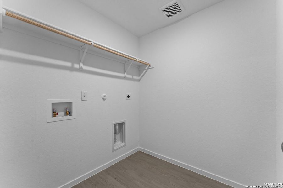 Spacious, unfurnished interior of a new home in Torian Village: Stonehill Collection, San Antonio (Image 22). Spacious, unfurnished interior of a new home in Torian Village: Stonehill Collection, San Antonio (Image 22).