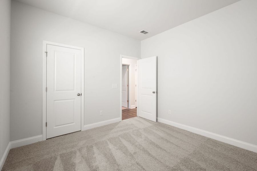 Spacious, unfurnished interior of a new home in Waterways, Richmond Hill (Image 33).