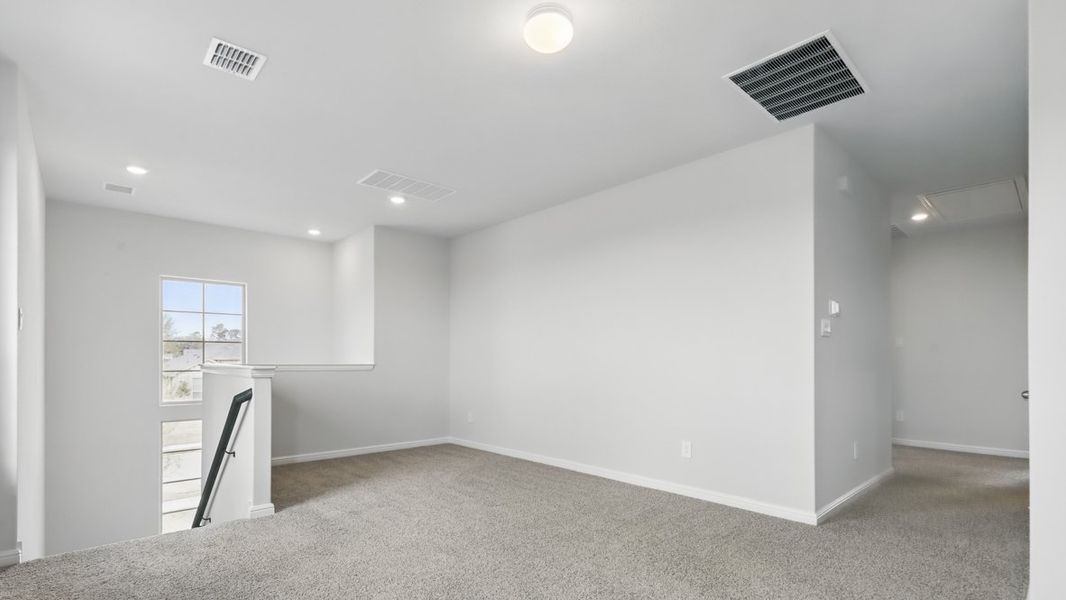 Spacious, unfurnished interior of a new home in The Canyons, Keene (Image 26).