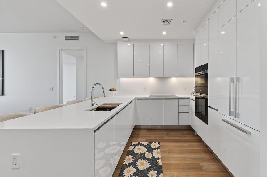 220LakeShoreDr#715(2)