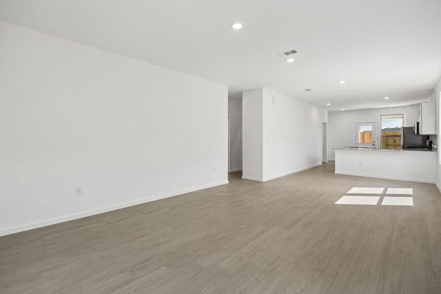 Spacious, unfurnished interior of a new home in Crosby Farms, Crosby (Image 20).
