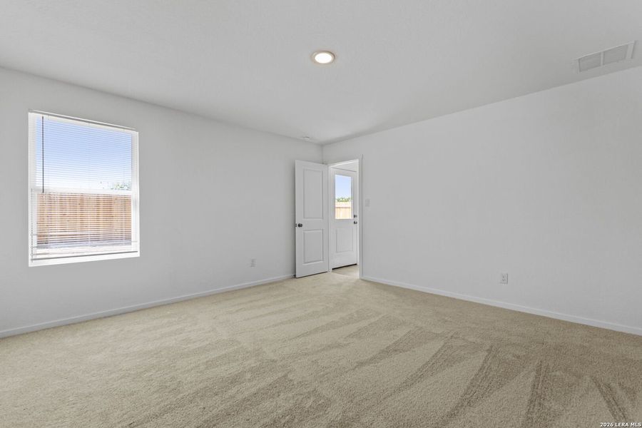 Spacious, unfurnished interior of a new home in Guadalupe Ridge, New Braunfels (Image 14). Spacious, unfurnished interior of a new home in Guadalupe Ridge, New Braunfels (Image 14).