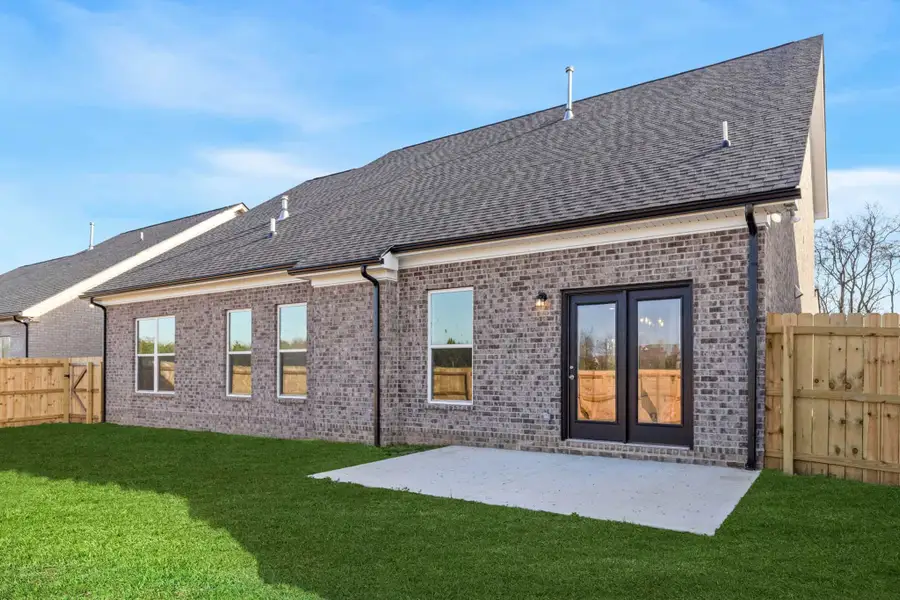 Exterior details and patio area of a home in Saundersville Station, Hendersonville (Image 3).