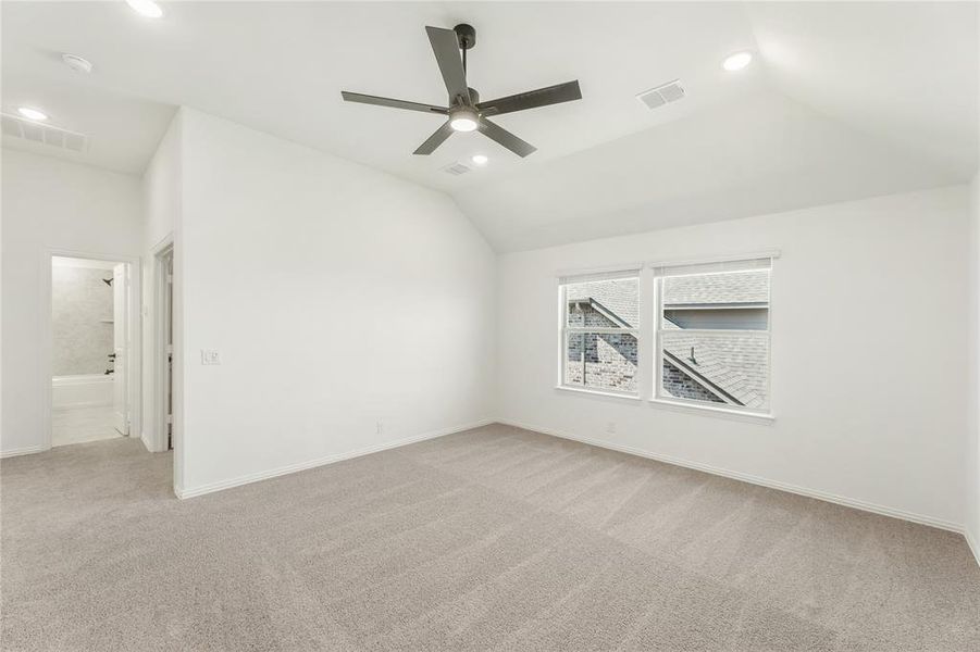 Spacious, unfurnished interior of a new home in Chaparral Park, Oak Point (Image 38).