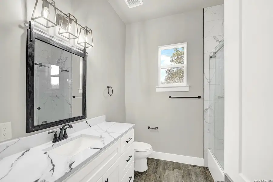 Furnished interior view inside a new home in , La Vernia (Image 7).