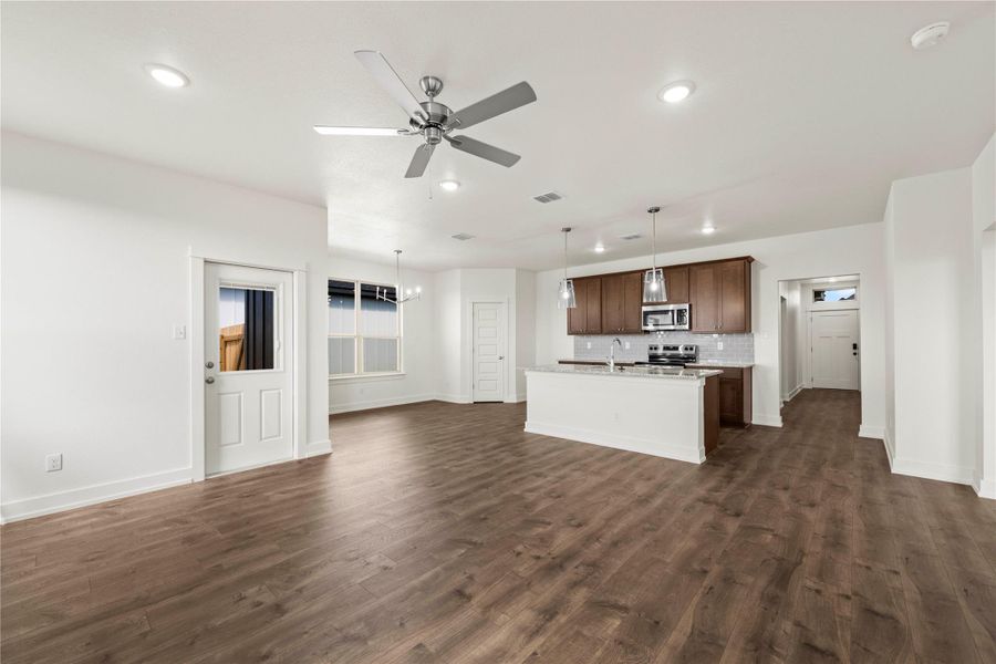 Please Note: These interior photos are not of the actual design but are of a completed home wiht a similar floor plan. Finishes, features, and layouts may vary. Please Note: These interior photos are not of the actual design but are of a completed home wiht a similar floor plan. Finishes, features, and layouts may vary.