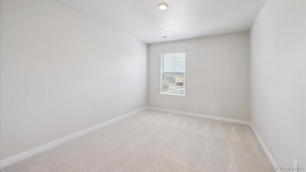 Spacious, unfurnished interior of a new home in Horizon Uptown, Aurora (Image 10).