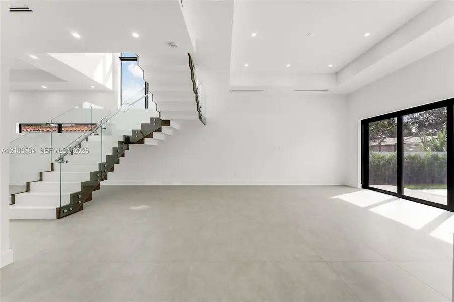 Spacious, unfurnished interior of a new home in , Miami (Image 25).
