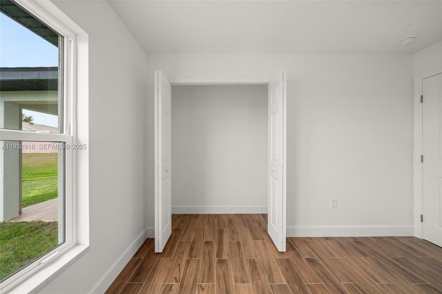 Spacious, unfurnished interior of a new home in , Sebring (Image 43).