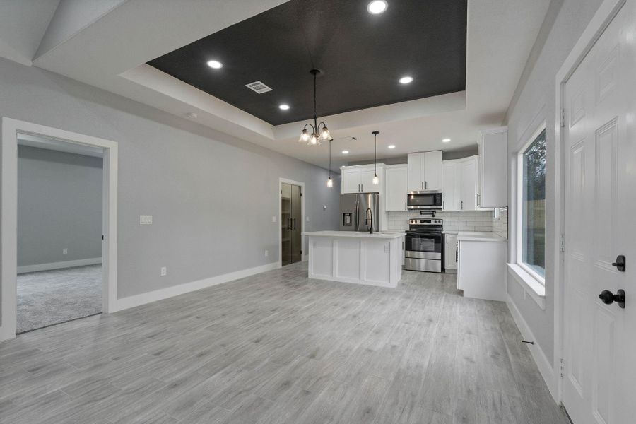 Spacious, unfurnished interior of a new home in , Willis (Image 17).