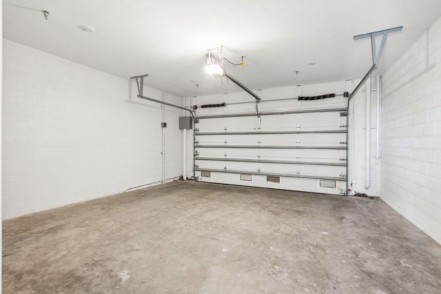Spacious, unfurnished interior of a new home in , Charleston (Image 22).