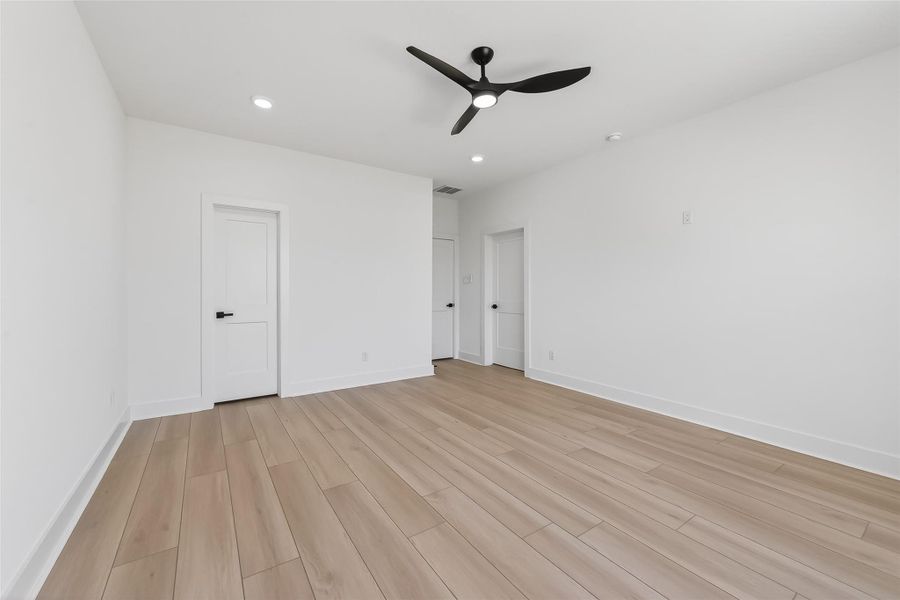 Spacious, unfurnished interior of a new home in , Houston (Image 35).