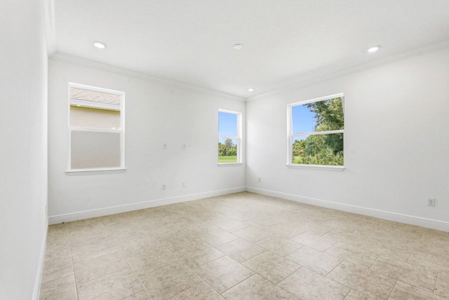 Spacious, unfurnished interior of a new home in Eden Hills, Lake Alfred (Image 25).