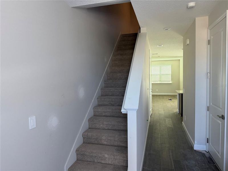 Spacious, unfurnished interior of a new home in , Tampa (Image 7).