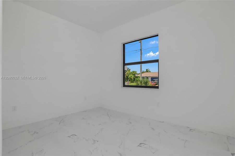 Spacious, unfurnished interior of a new home in , Cape Coral (Image 21).