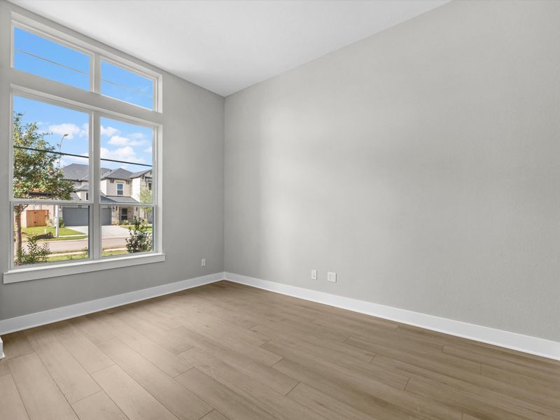 Spacious, unfurnished interior of a new home in Trillium, Richmond (Image 12).