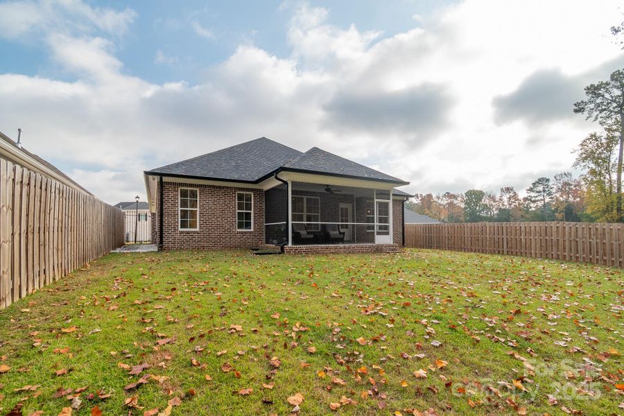Exterior details and patio area of a home in , Florence (Image 23).