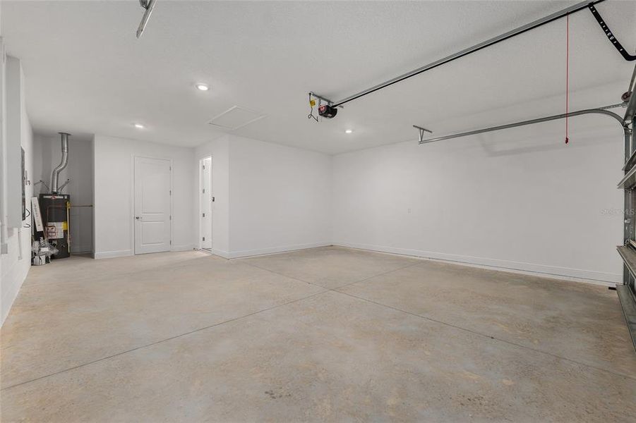 Spacious, unfurnished interior of a new home in , Ocala (Image 49).