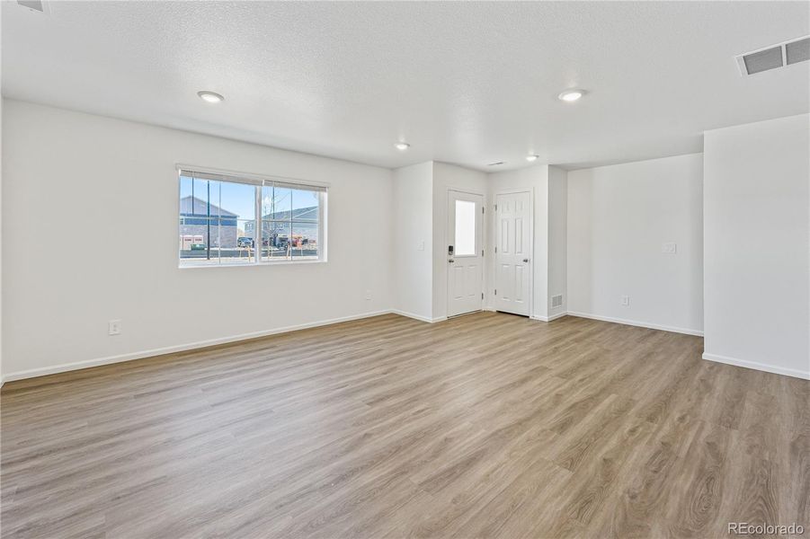 Spacious, unfurnished interior of a new home in , Aurora (Image 19).