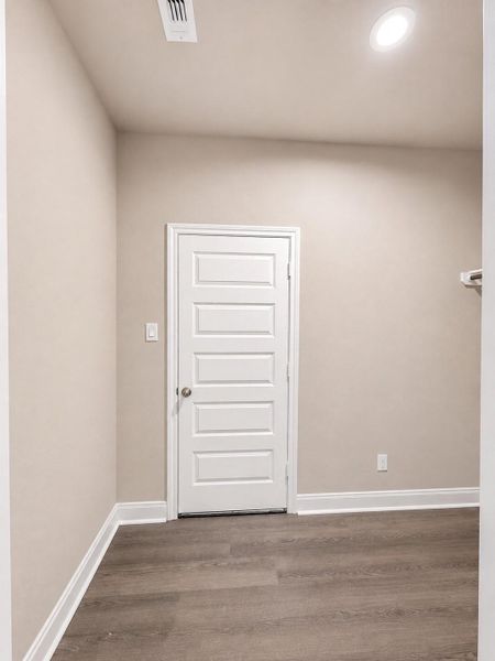Oversized Laundry room Oversized Laundry room
