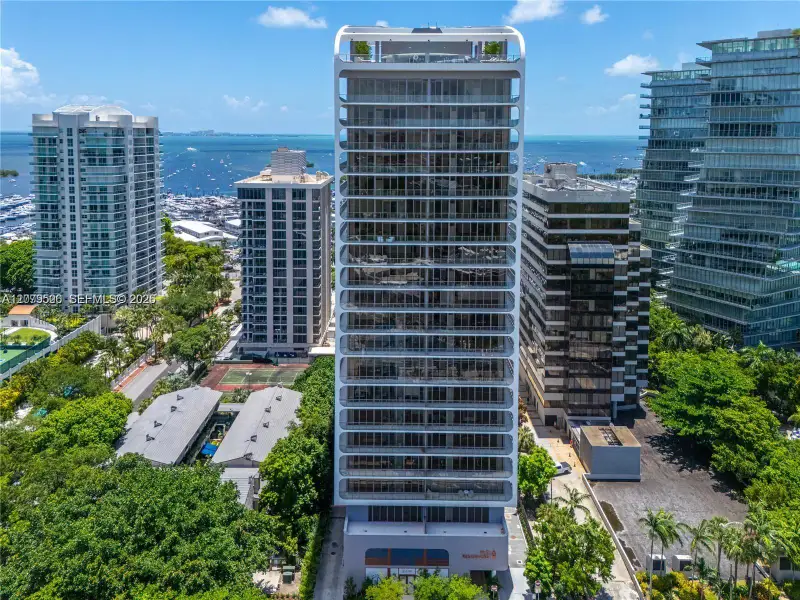 Condo located in Miami, FL showcasing its design and architecture (Image 4).