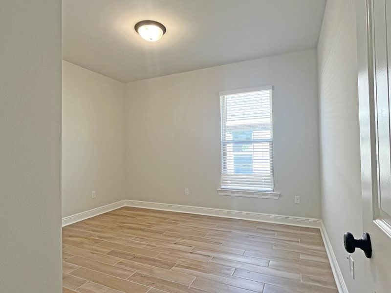 Spacious, unfurnished interior of a new home in Bird Song at Hammock Bay, Freeport (Image 24).