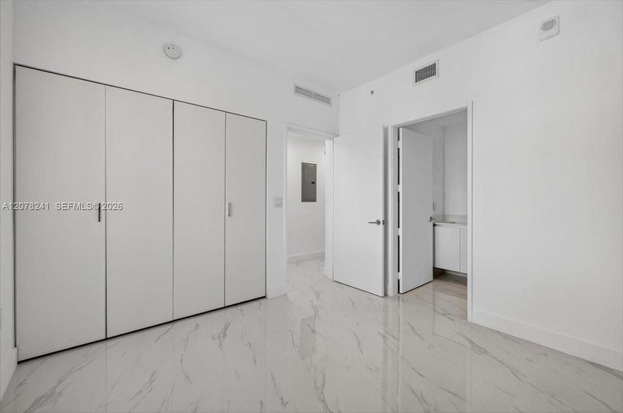Spacious, unfurnished interior of a new home in Aria Reserve, Miami (Image 16). Spacious, unfurnished interior of a new home in Aria Reserve, Miami (Image 16).