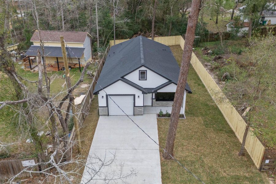 Front exterior of a new home in , Willis, TX, highlighting curb appeal (Image 21).
