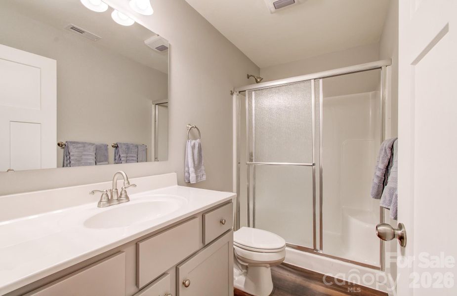 En suite bath En suite bath