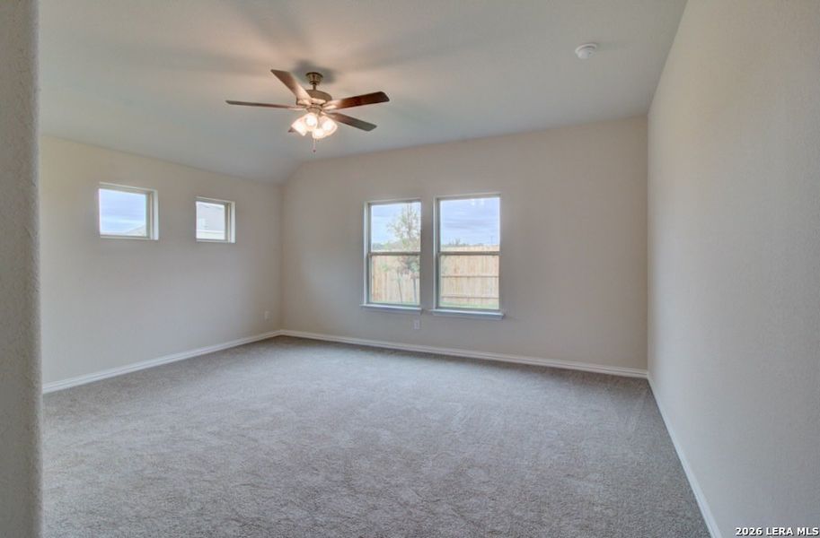 Spacious, unfurnished interior of a new home in Stream Waters, Seguin (Image 16).