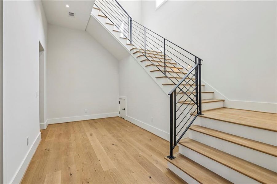 Spacious, unfurnished interior of a new home in , Atlanta (Image 38).