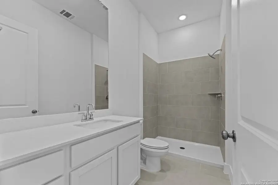 Furnished interior view inside a new home in , New Braunfels (Image 11).