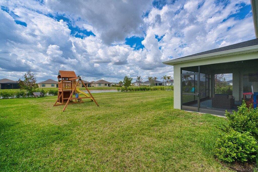 Backyard R.jpeg-SMALL Backyard R.jpeg-SMALL