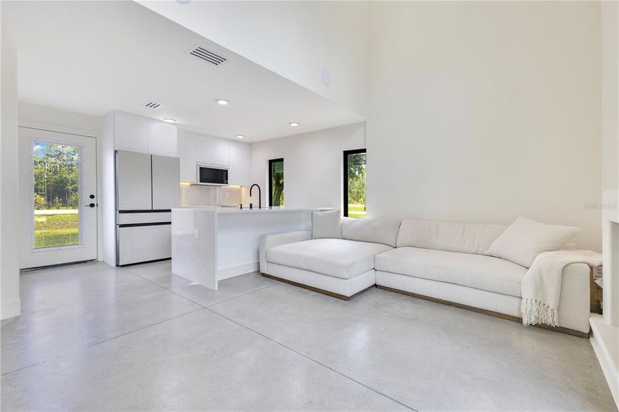 Furnished interior view inside a new home in , Orlando (Image 12).