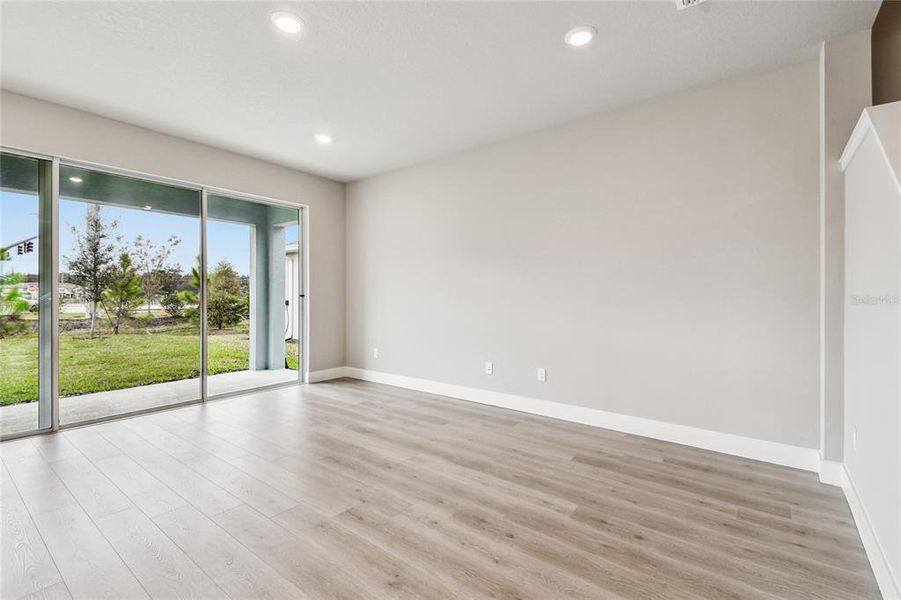 Spacious, unfurnished interior of a new home in Chapel Crossings - Garden Series, Wesley Chapel (Image 19).