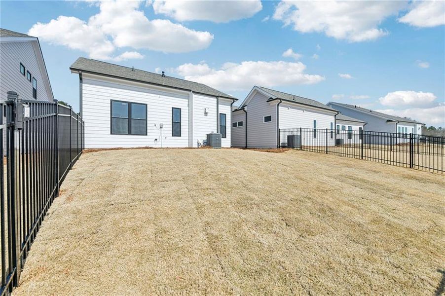 Exterior details and patio area of a home in Aberdeen, Hoschton (Image 30).
