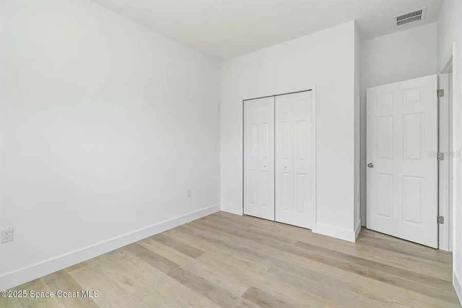 Spacious, unfurnished interior of a new home in , Palm Bay (Image 13).