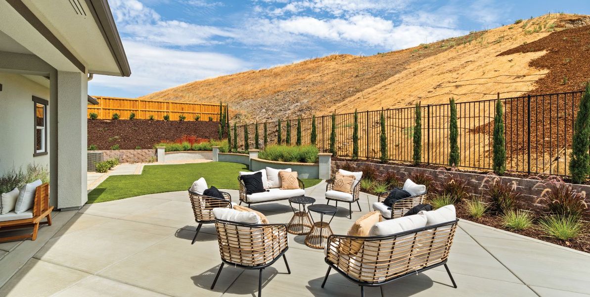 1440x724 Hilltop-Sunflower-Covered-Patio-2